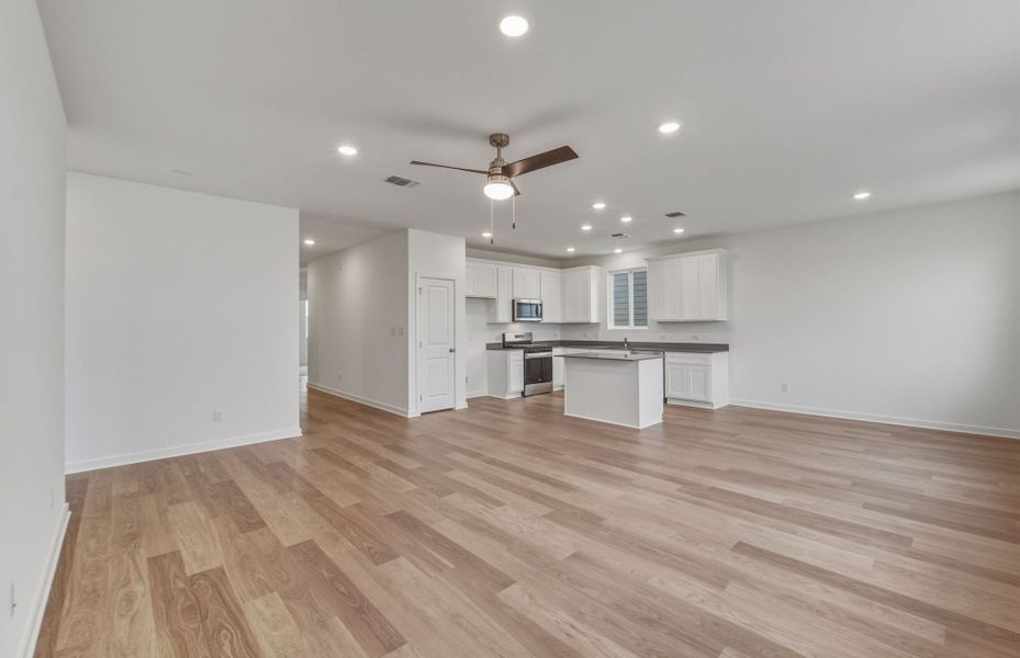 Spacious, unfurnished interior of a new home in Alto, San Marcos (Image 23).