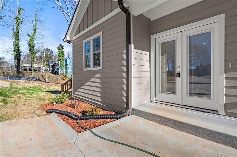 Exterior details and patio area of a home in , Gainesville (Image 3).