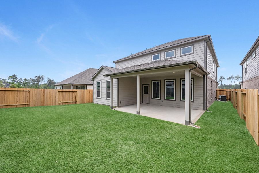Exterior details and patio area of a home in Barton Creek Ranch, Conroe (Image 3).