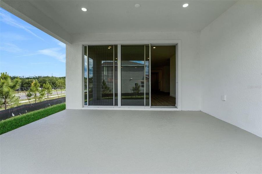 Exterior details and patio area of a home in Tuscan Hills, Dade City (Image 25).