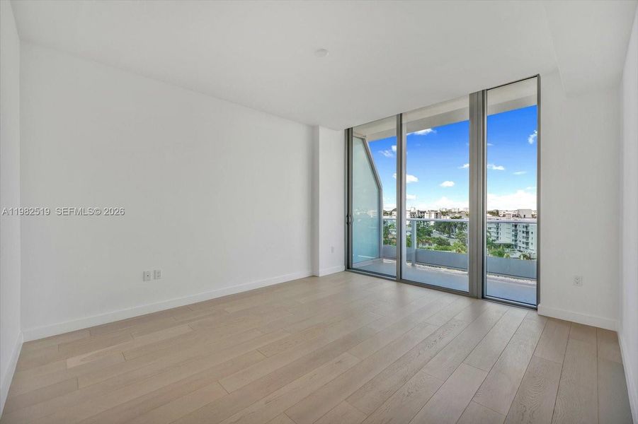 Spacious, unfurnished interior of a new home in , Bay Harbor Islands (Image 13).