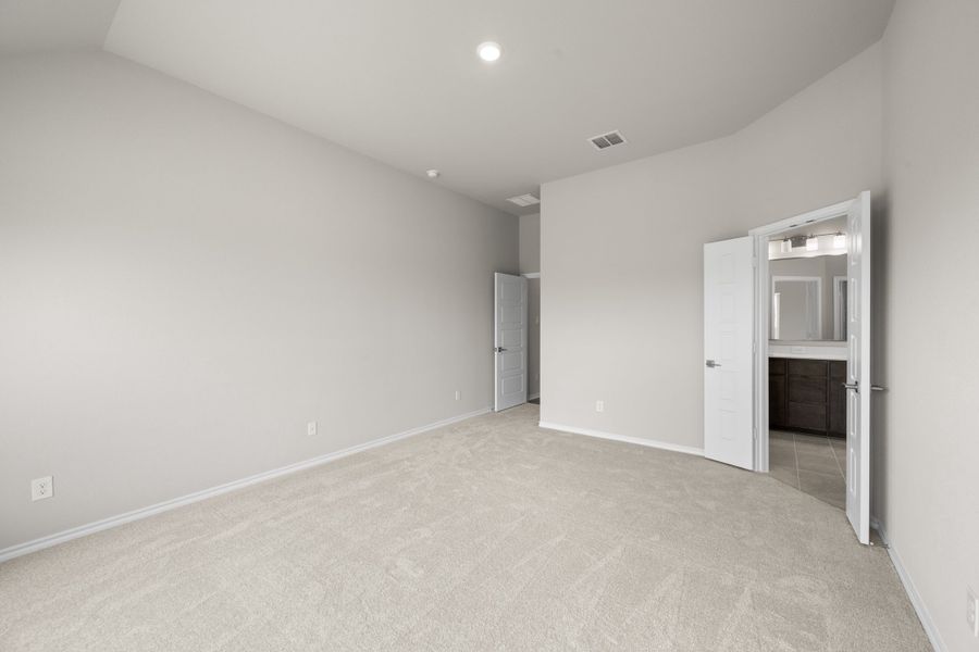 Spacious, unfurnished interior of a new home in El Dorado, Granbury (Image 20).