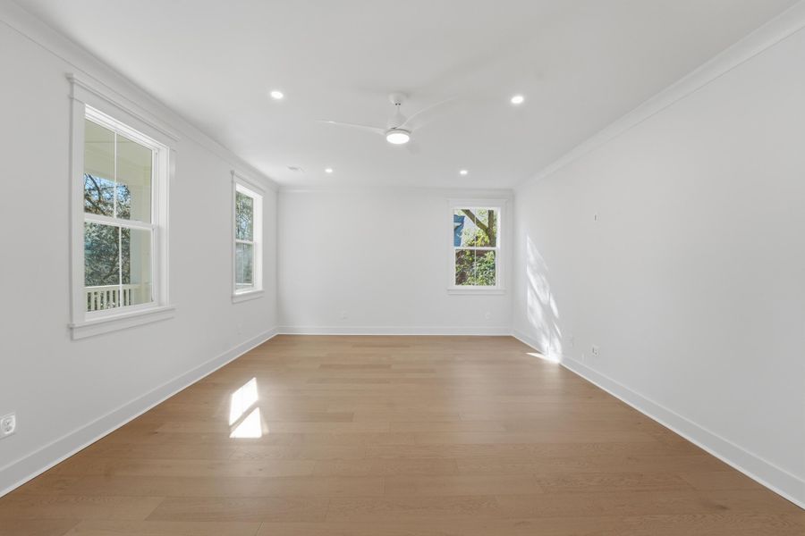 Spacious, unfurnished interior of a new home in , Hollywood (Image 24).