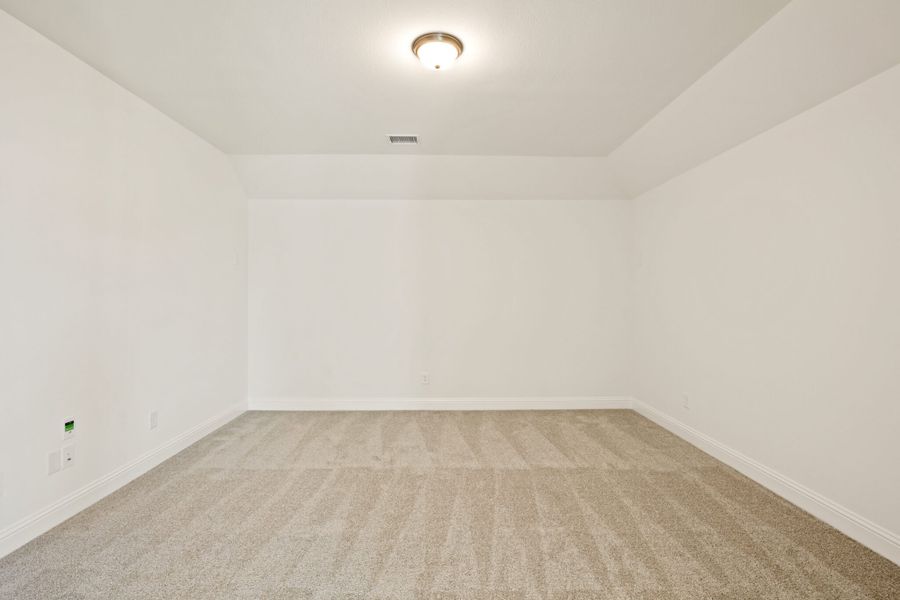 Spacious, unfurnished interior of a new home in Lake Breeze, Lavon (Image 35).