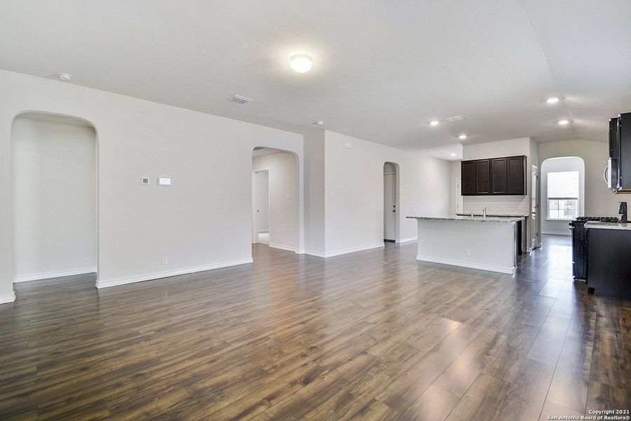 Spacious, unfurnished interior of a new home in The Canyons at Amhurst, San Antonio (Image 17). Spacious, unfurnished interior of a new home in The Canyons at Amhurst, San Antonio (Image 17).