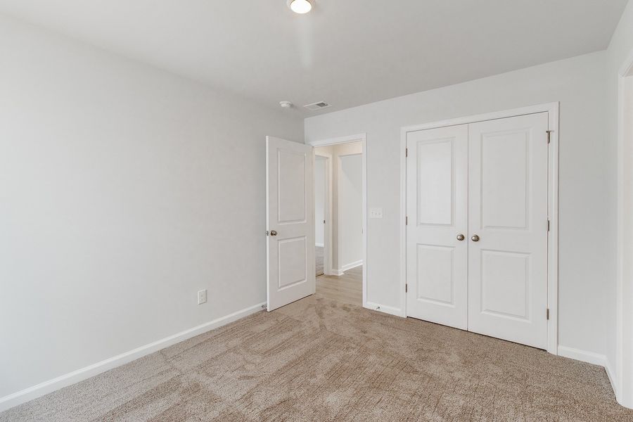 Spacious, unfurnished interior of a new home in Bluefield, Lexington (Image 28).
