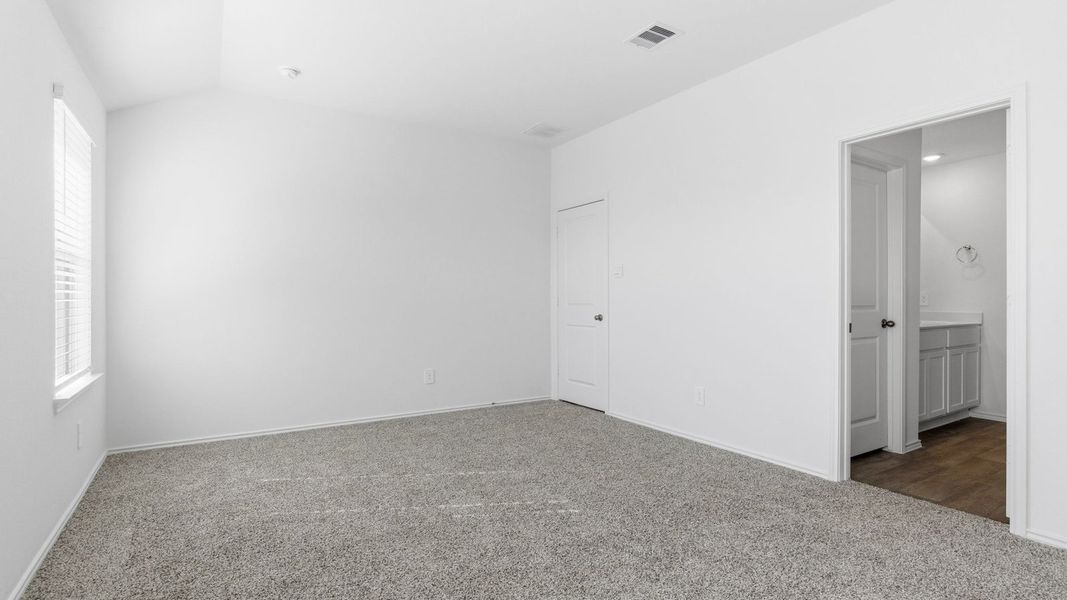 Spacious, unfurnished interior of a new home in Tamarron, Fulshear (Image 17).