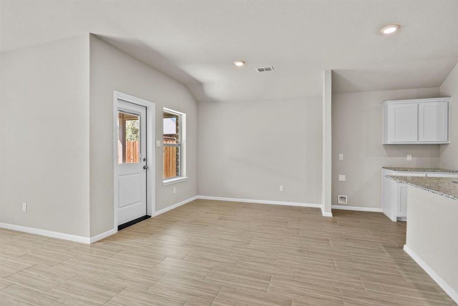 Spacious, unfurnished interior of a new home in Meadowbrook Estates, Cleburne (Image 21).