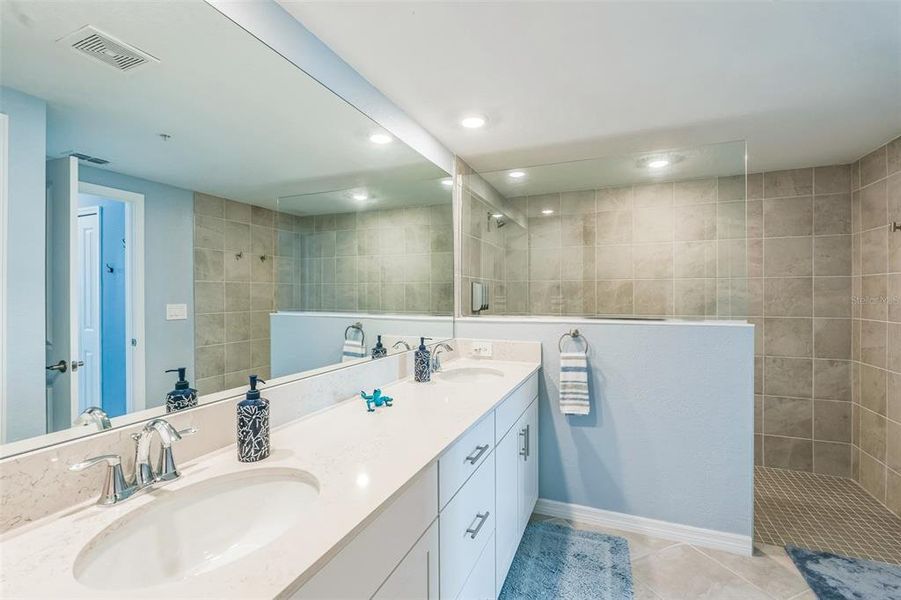 Furnished interior view inside a new home in , Venice (Image 28).