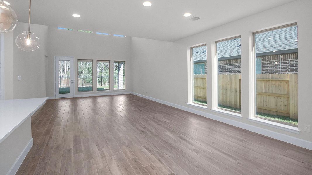 Spacious, unfurnished interior of a new home in Grand Central Park, Conroe (Image 10).