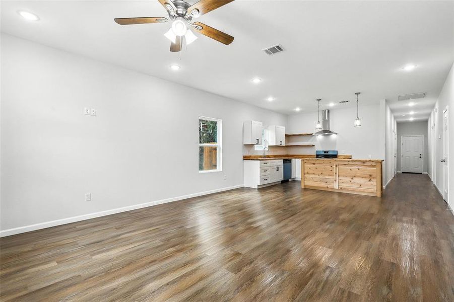 Spacious, unfurnished interior of a new home in , Granbury (Image 11). Spacious, unfurnished interior of a new home in , Granbury (Image 11).