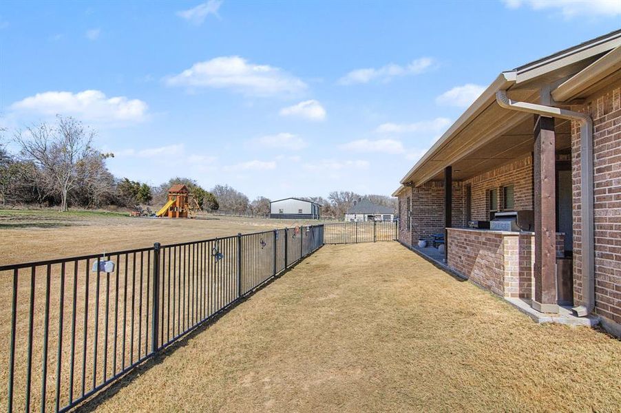 Exterior details and patio area of a home in Kessler Farms, Brock (Image 25).