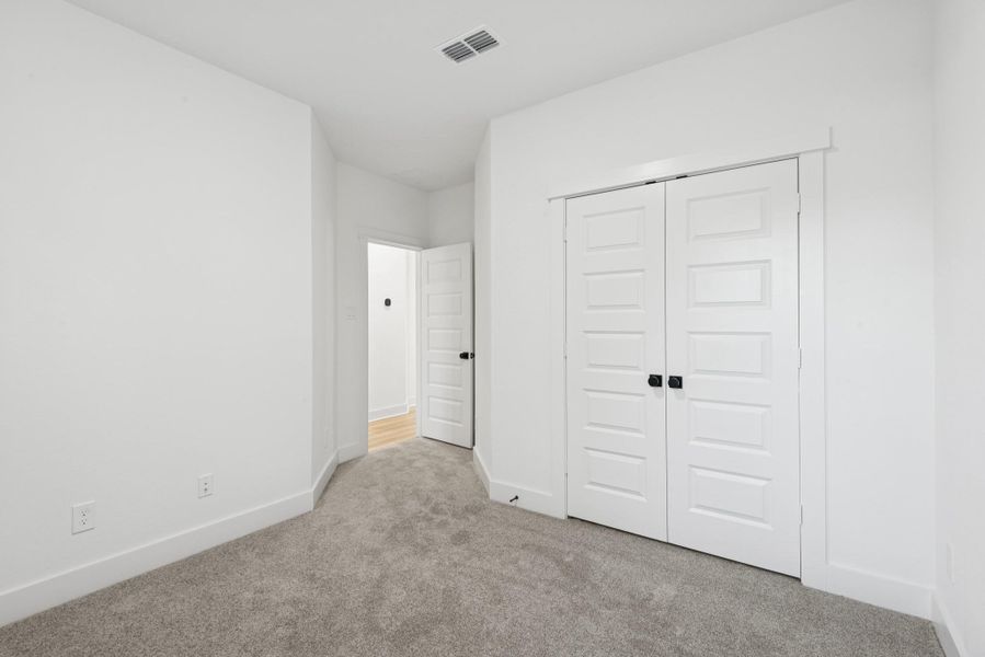 Spacious, unfurnished interior of a new home in Retreat at Oak Park, Houston (Image 17). Spacious, unfurnished interior of a new home in Retreat at Oak Park, Houston (Image 17).