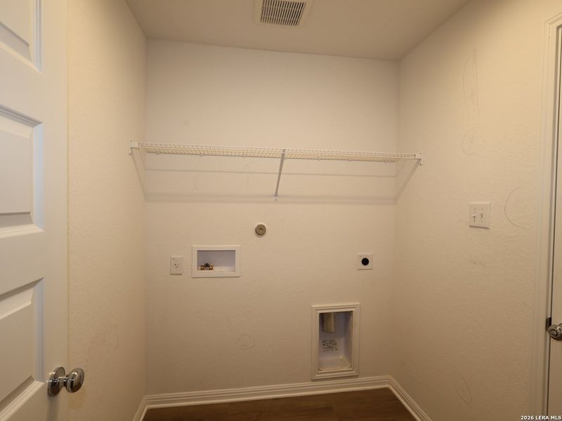 Spacious, unfurnished interior of a new home in Cinco Lakes, San Antonio (Image 21).