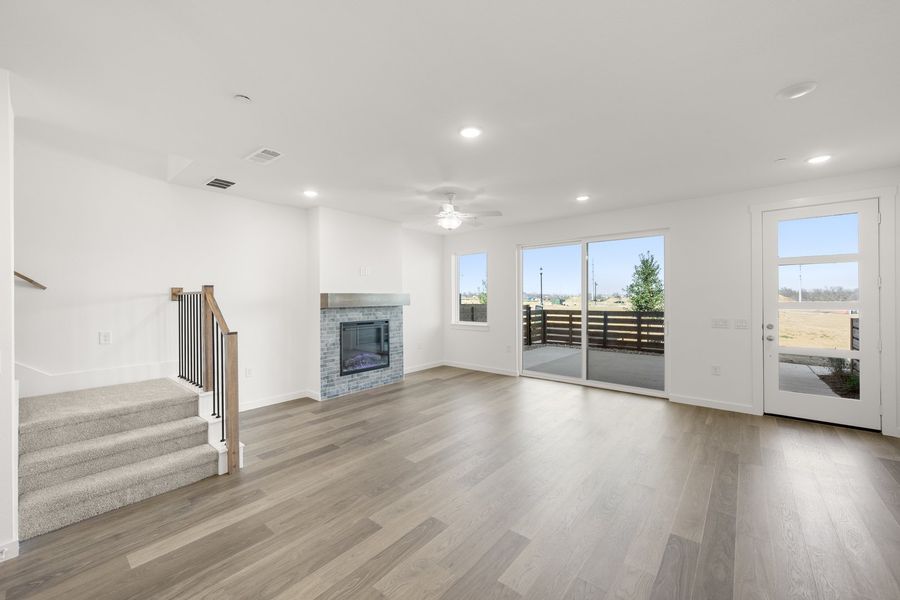 Spacious, unfurnished interior of a new home in Wildridge, Oak Point (Image 14).