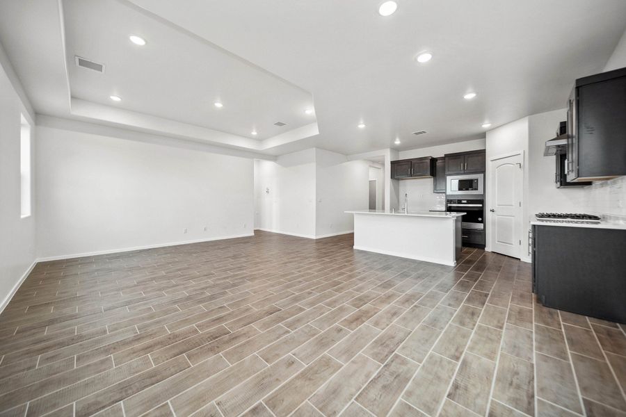 Representative unfurnished interior of a home built from the Valencia by Hakes Brothers in Summer Sky North, El Paso (Image 14).