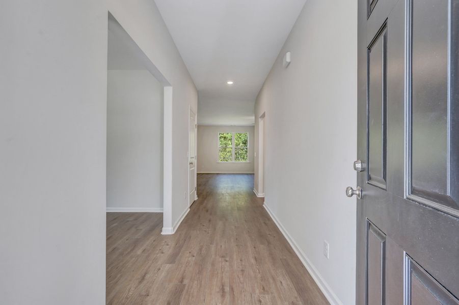 Spacious, unfurnished interior of a new home in Settlers Hammock, Kingsland (Image 15).