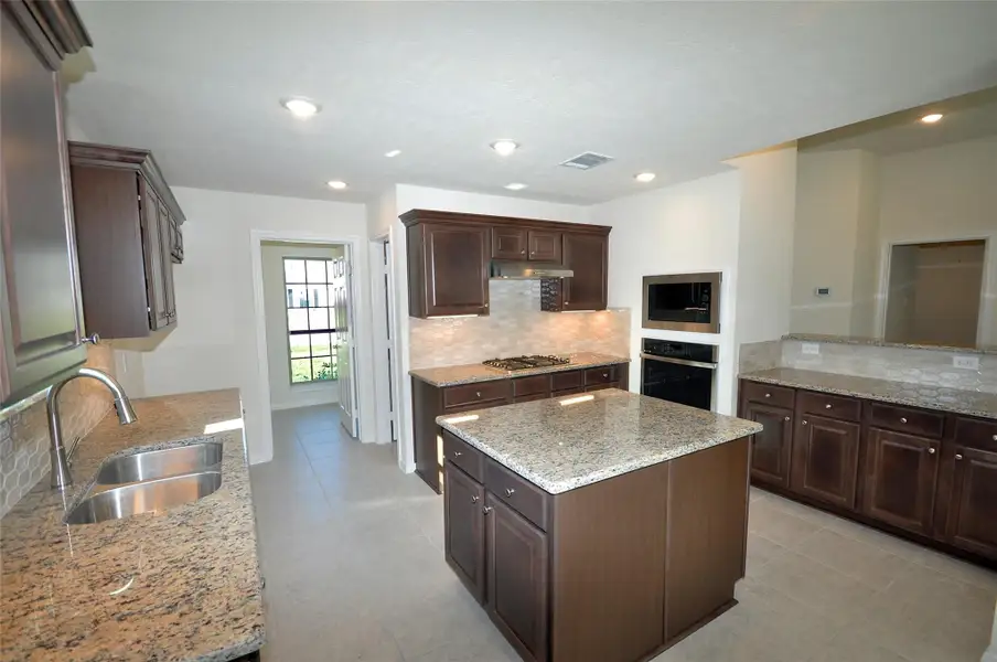 Furnished interior view inside a new home in Pedregal, League City (Image 7).