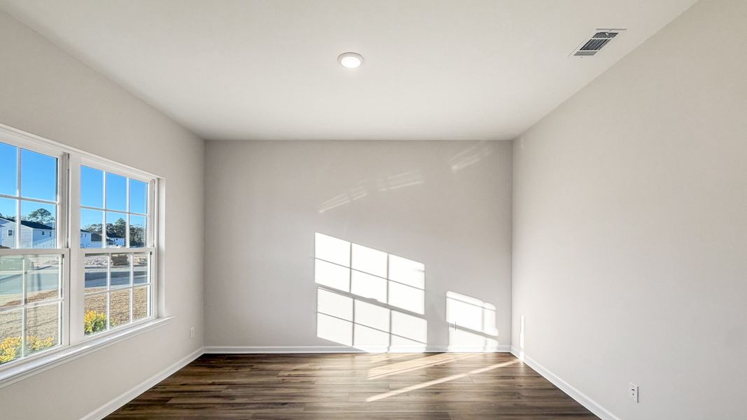 Spacious, unfurnished interior of a new home in Grand Reserve, Hinesville (Image 11).