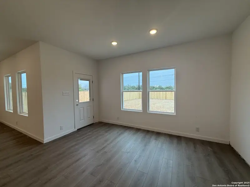 Spacious, unfurnished interior of a new home in Meadows at Hennersby Hollow 40's, San Antonio (Image 16).