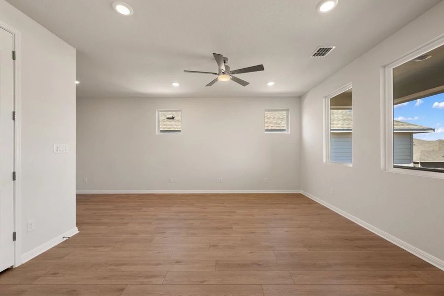 Spacious, unfurnished interior of a new home in Cannon Ranch, Dripping Springs (Image 25).