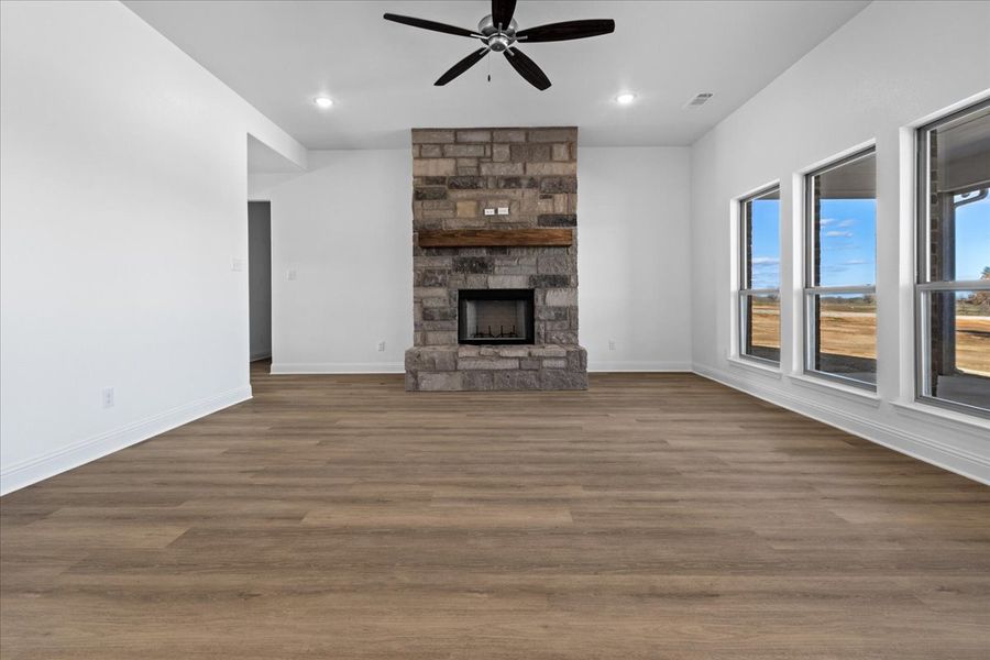 Spacious, unfurnished interior of a new home in Honeysuckle Ranch, Paradise (Image 30).