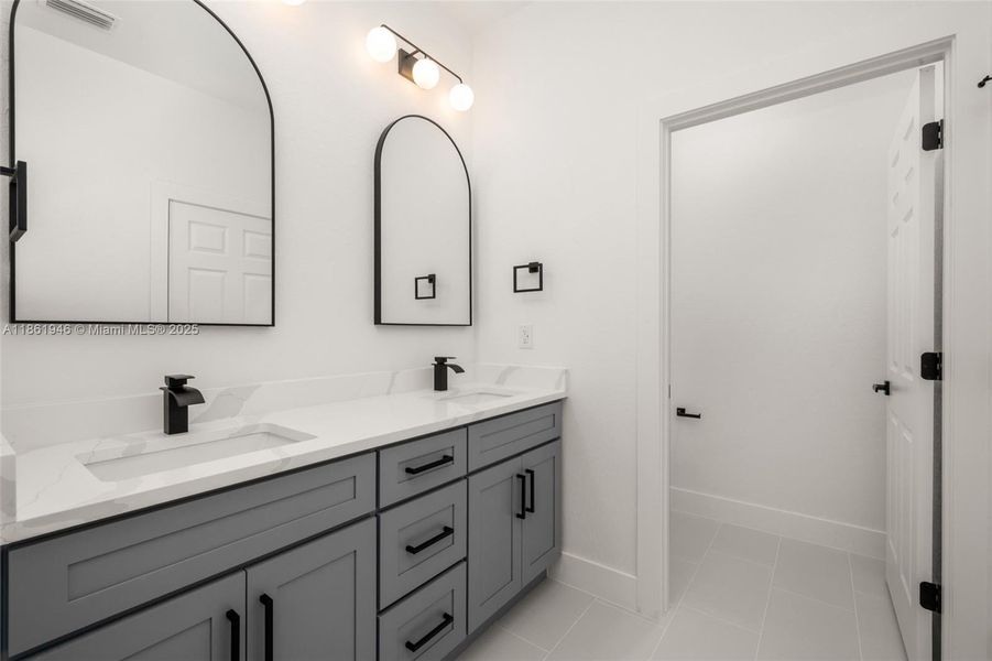 Furnished interior view inside a new home in , Sebring (Image 4).