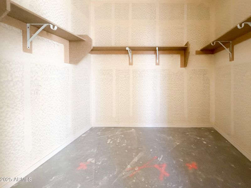 010_Owners Closet 010_Owners Closet