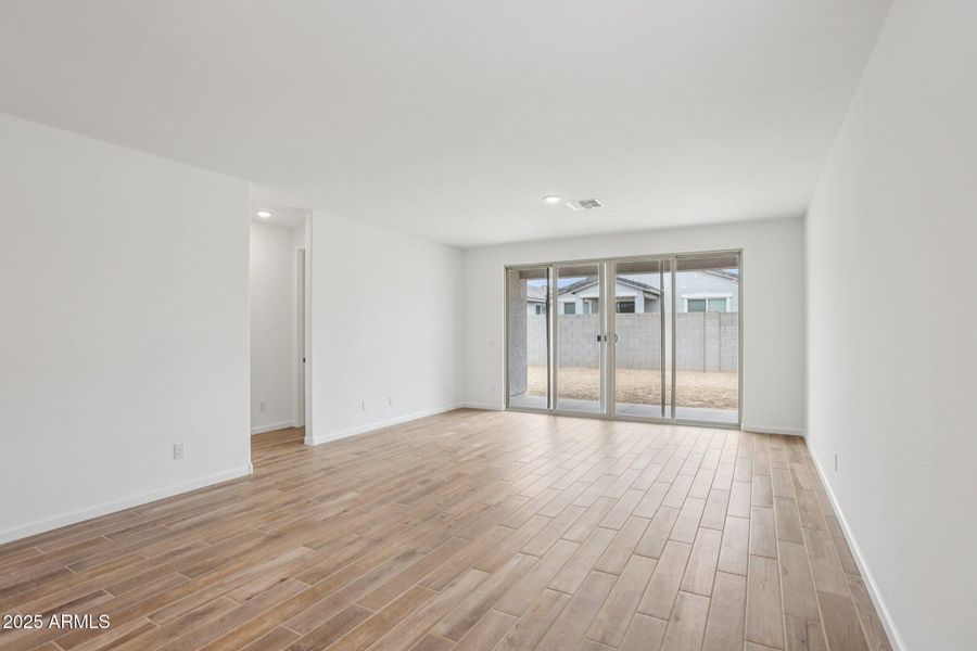 4-web-or-mls-La Senda Dr W-S2008-004