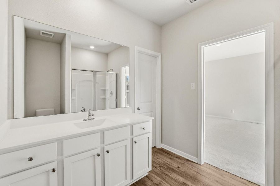 Furnished interior view inside a new home in Sweetwater Ridge, Conroe (Image 7). Furnished interior view inside a new home in Sweetwater Ridge, Conroe (Image 7).