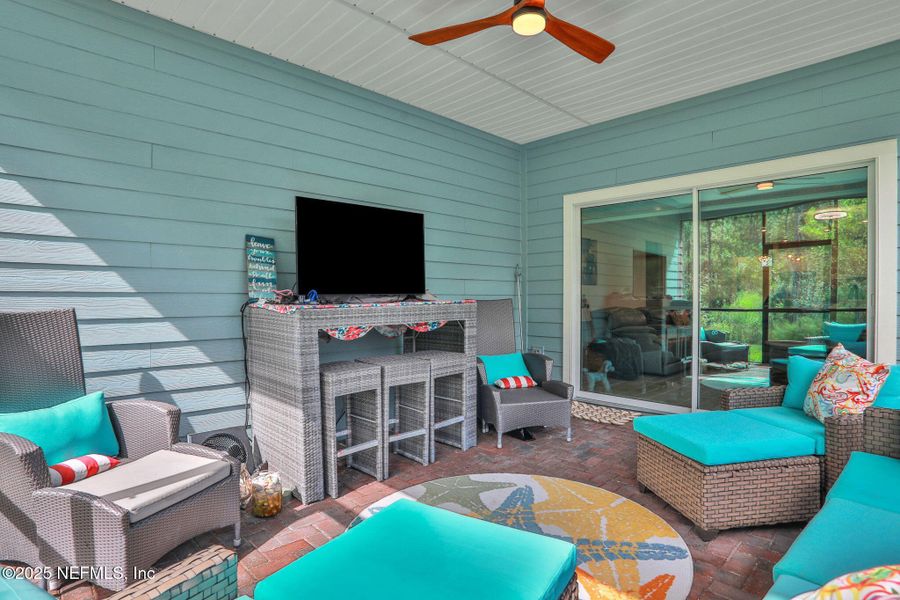 Exterior details and patio area of a home in , Yulee (Image 21).