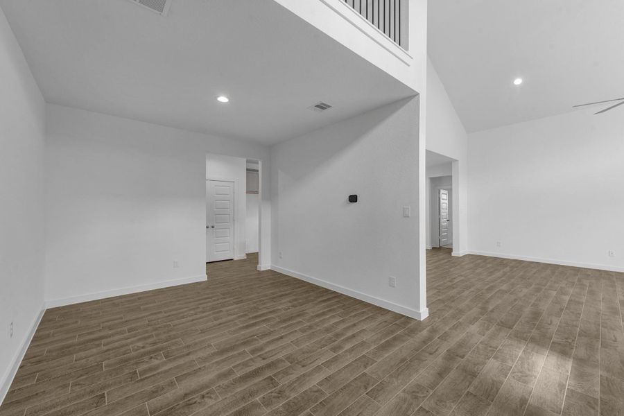 Spacious, unfurnished interior of a new home in Briarwood Crossing, Rosenberg (Image 14).