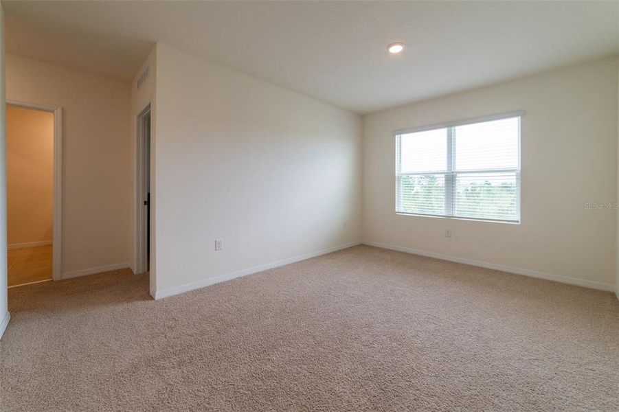 Spacious, unfurnished interior of a new home in , Harmony (Image 64).