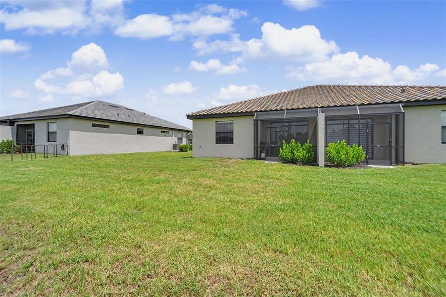 Exterior details and patio area of a home in , Bradenton (Image 20).