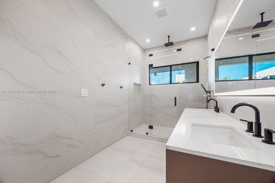 Furnished interior view inside a new home in , Fort Lauderdale (Image 68).