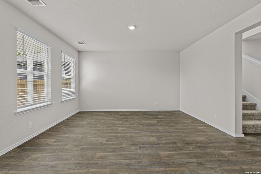 Spacious, unfurnished interior of a new home in Redbird Ranch, San Antonio (Image 9).