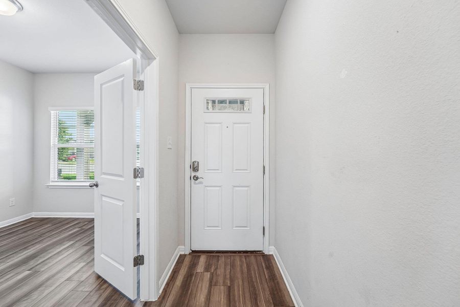 Spacious, unfurnished interior of a new home in Waterstone Crossing, Kyle (Image 13).