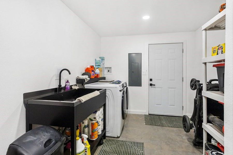 Furnished interior view inside a new home in , Woodville (Image 30).