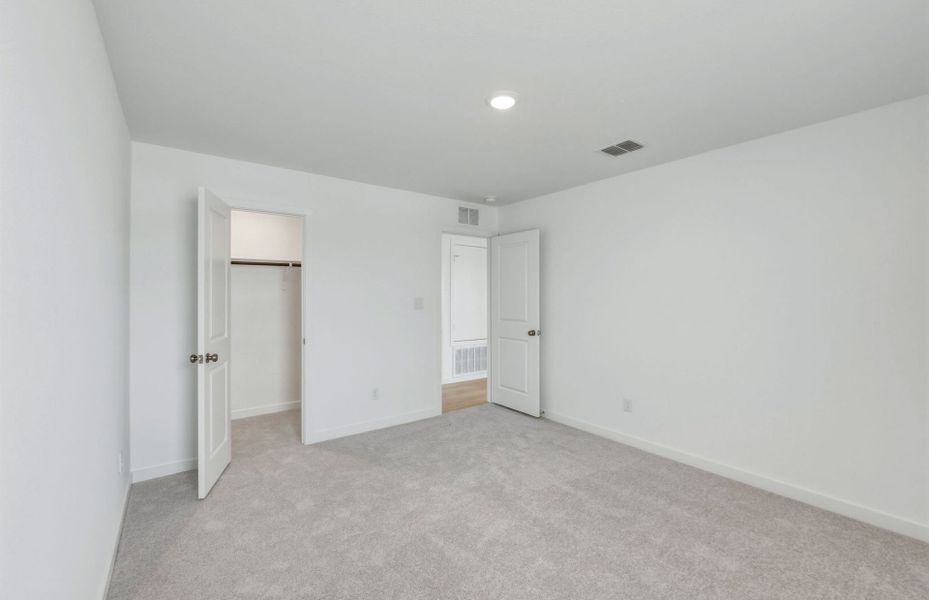 Spacious, unfurnished interior of a new home in Sunfield, Buda (Image 38). Spacious, unfurnished interior of a new home in Sunfield, Buda (Image 38).
