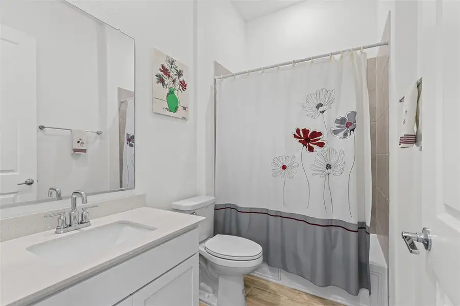 Guest bath with tub shower combo