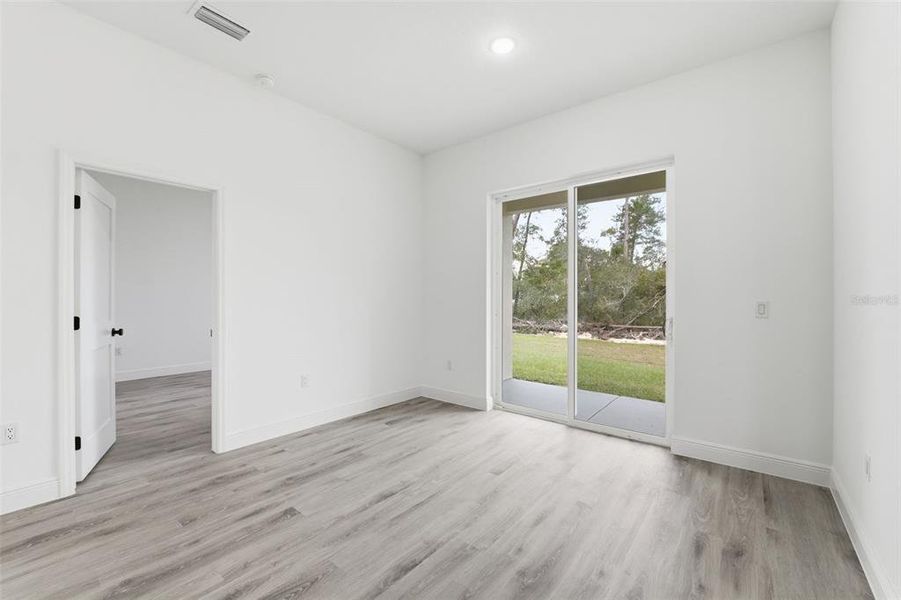 Spacious, unfurnished interior of a new home in , Ocala (Image 19).