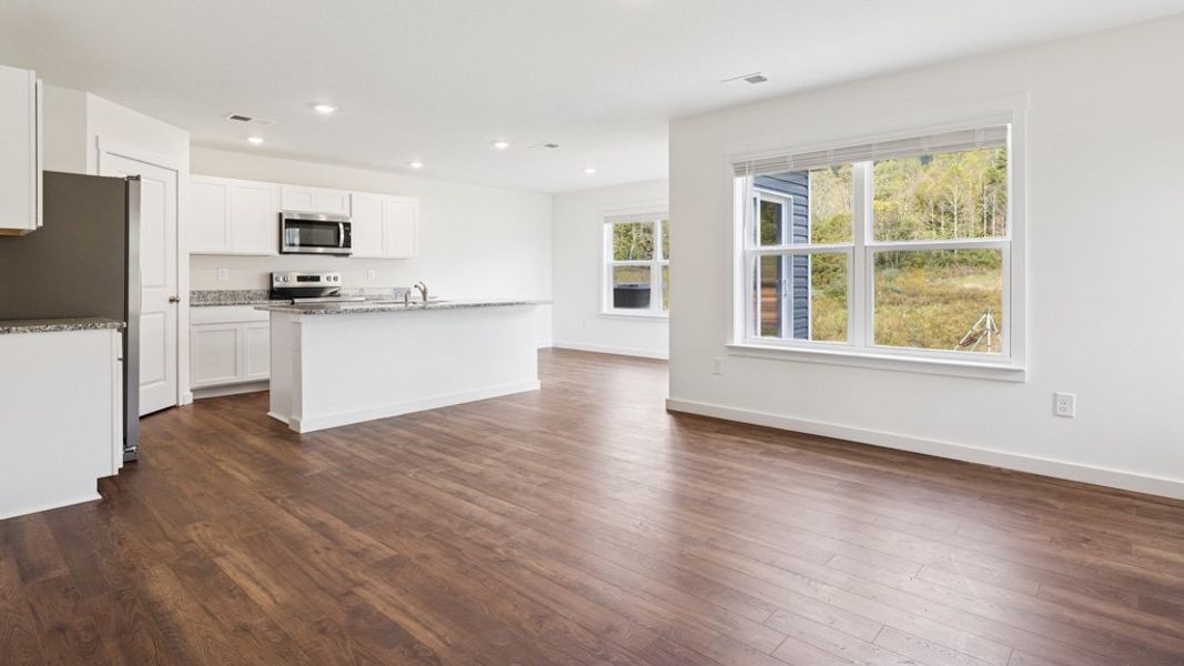 Spacious, unfurnished interior of a new home in Emory Creek, Harriman (Image 8).