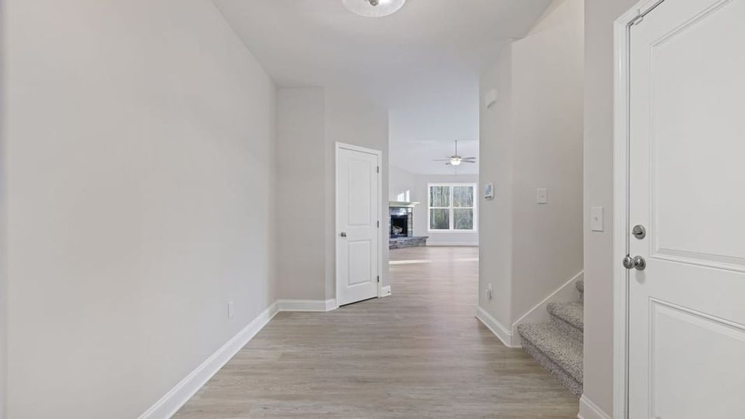 Spacious, unfurnished interior of a new home in Shady Grove, Wellford (Image 11).