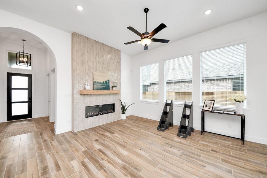 Furnished interior view inside a new home in Meridiana 50's, Manvel (Image 16).