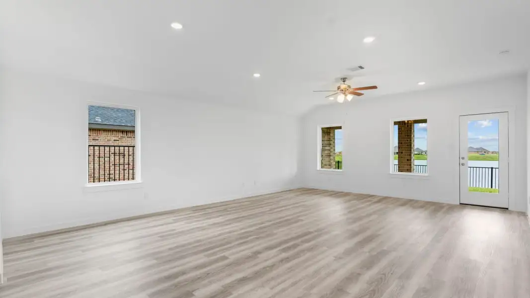 Spacious, unfurnished interior of a new home in Lago Mar 60' Homesites, Texas City (Image 11). Spacious, unfurnished interior of a new home in Lago Mar 60' Homesites, Texas City (Image 11).