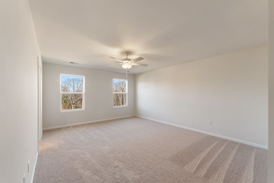 Spacious, unfurnished interior of a new home in Richmond Hill, Inman (Image 18).