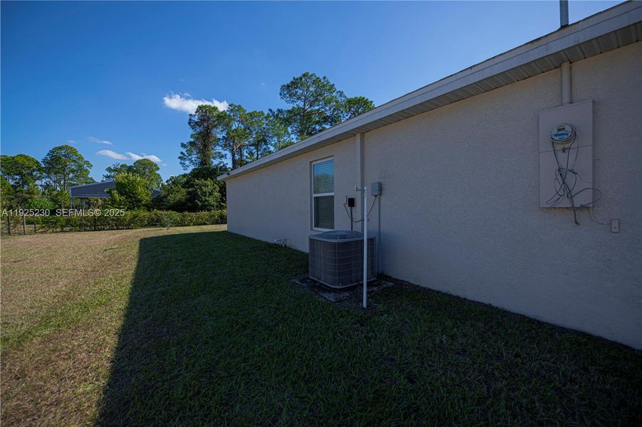 Exterior details and patio area of a home in , Labelle (Image 29).