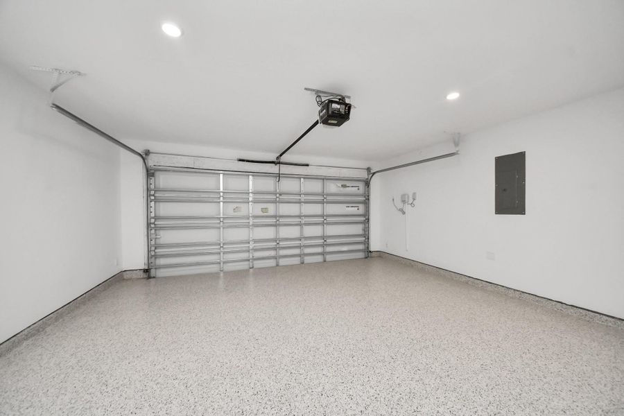 Spacious, unfurnished interior of a new home in Valencia, Manvel (Image 43). Spacious, unfurnished interior of a new home in Valencia, Manvel (Image 43).