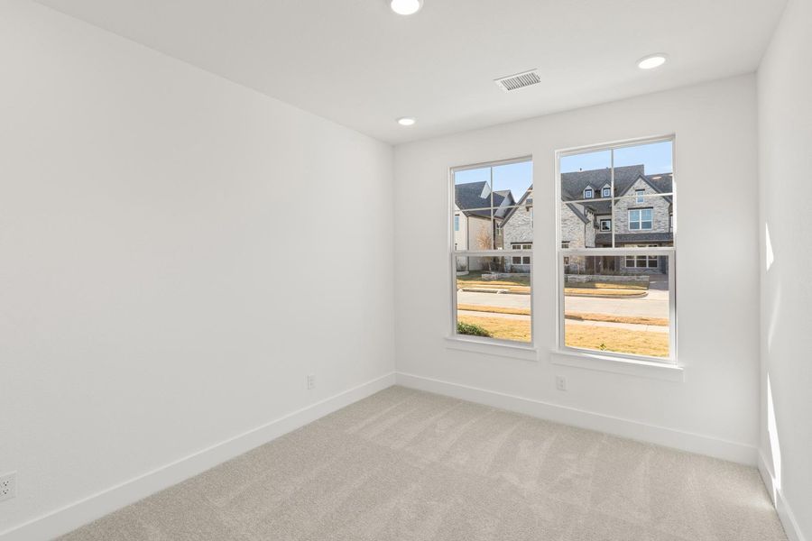 Spacious, unfurnished interior of a new home in Somerset Park, Rockwall (Image 25).