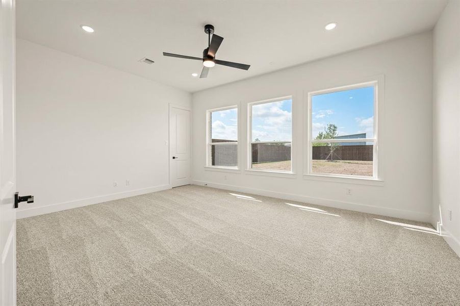 Spacious, unfurnished interior of a new home in NorthGlen, Haslet (Image 30).